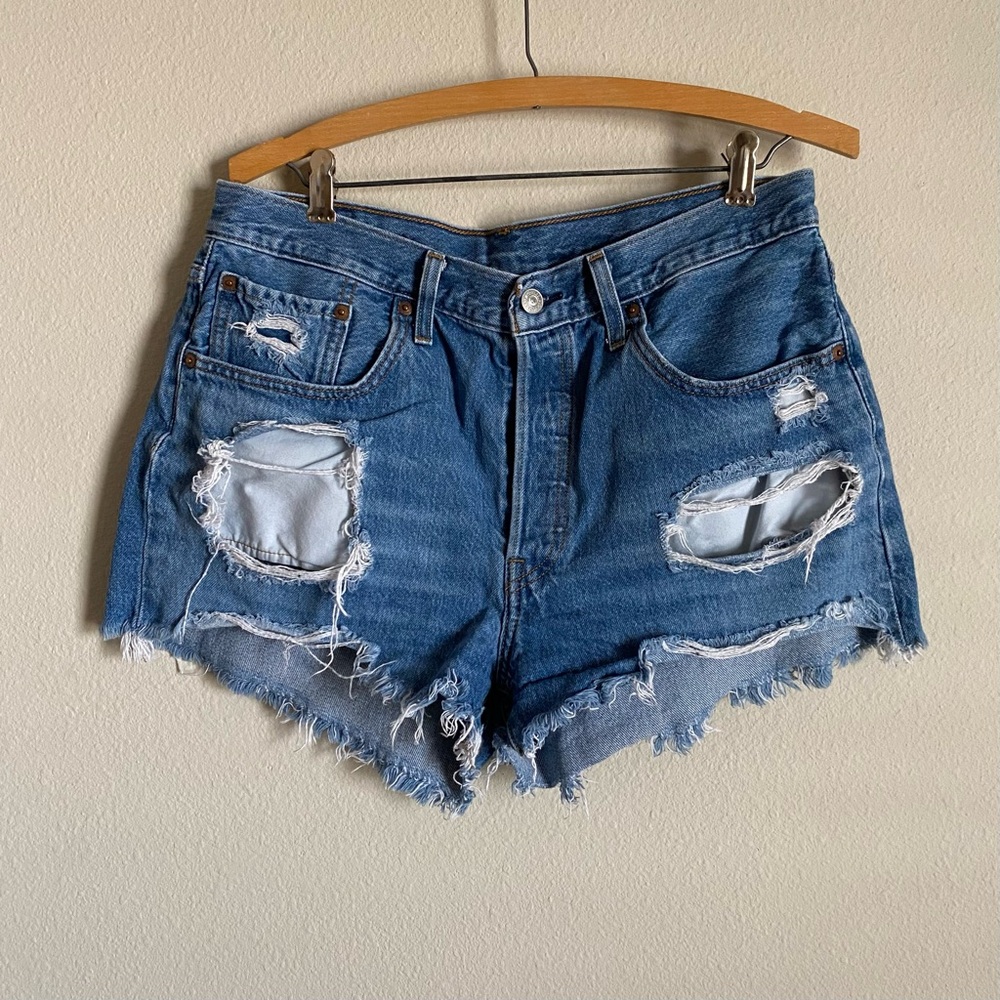 Levi’s 501 Distressed Short Shorts 31”